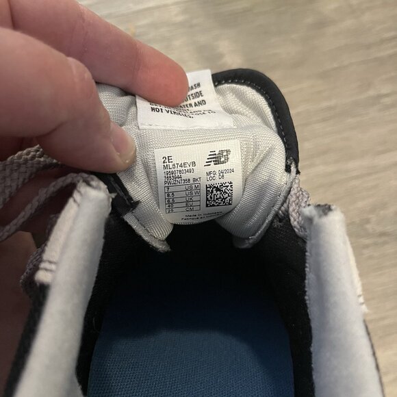 New Balance 574 Core - Black ML574EVB SIZE 7 WIDE (2E) - Picture 9 of 10